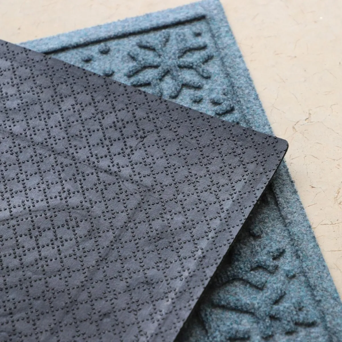 Aqua Shield Bungalow Flooring Snowflake 20"X30" Door Mat